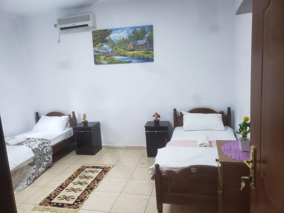 Hostel Split Rock Tirana Extérieur photo