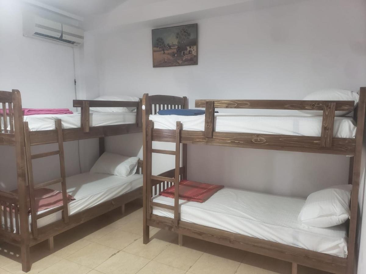 Hostel Split Rock Tirana Extérieur photo