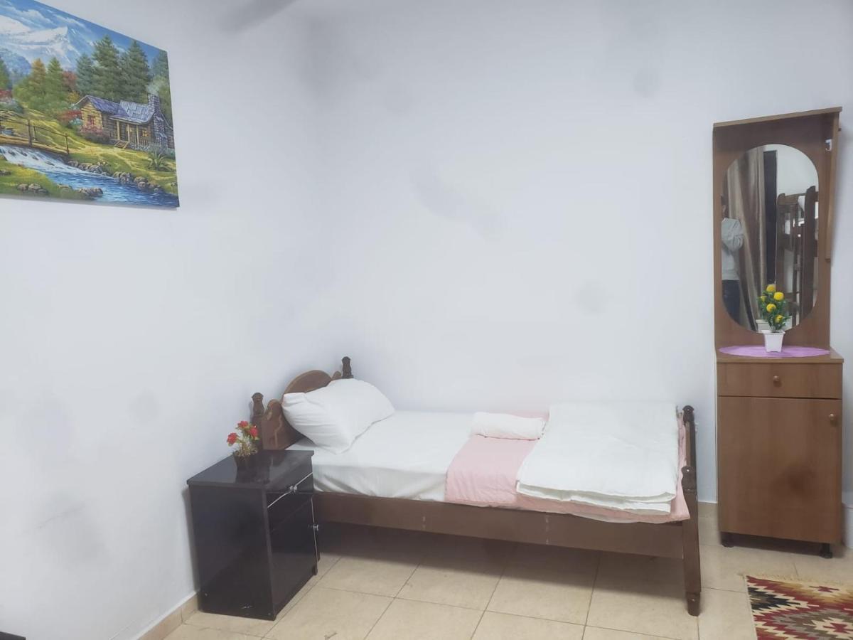 Hostel Split Rock Tirana Extérieur photo