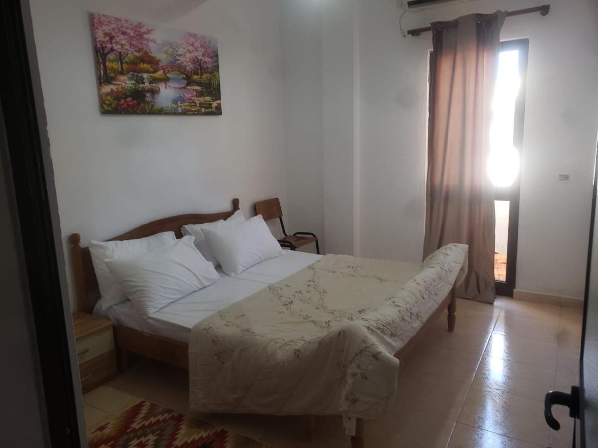Hostel Split Rock Tirana Extérieur photo
