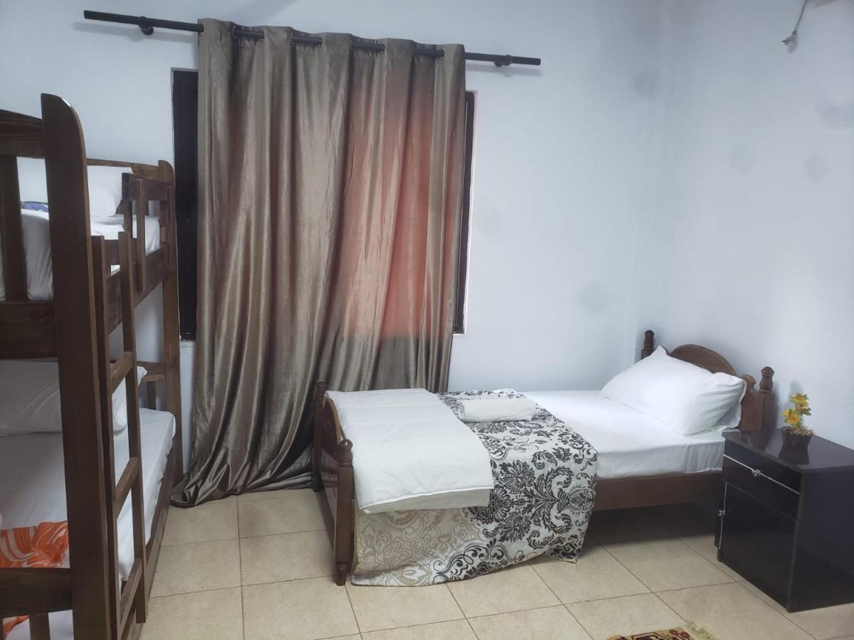 Hostel Split Rock Tirana Extérieur photo