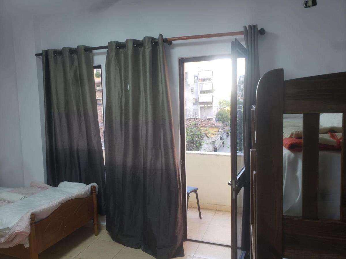 Hostel Split Rock Tirana Extérieur photo