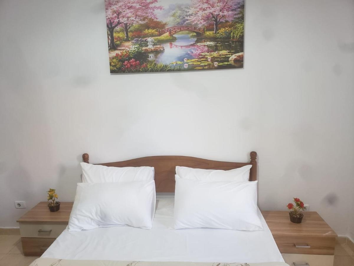 Hostel Split Rock Tirana Extérieur photo