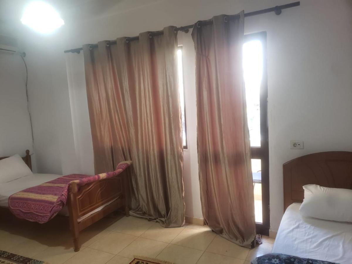 Hostel Split Rock Tirana Extérieur photo