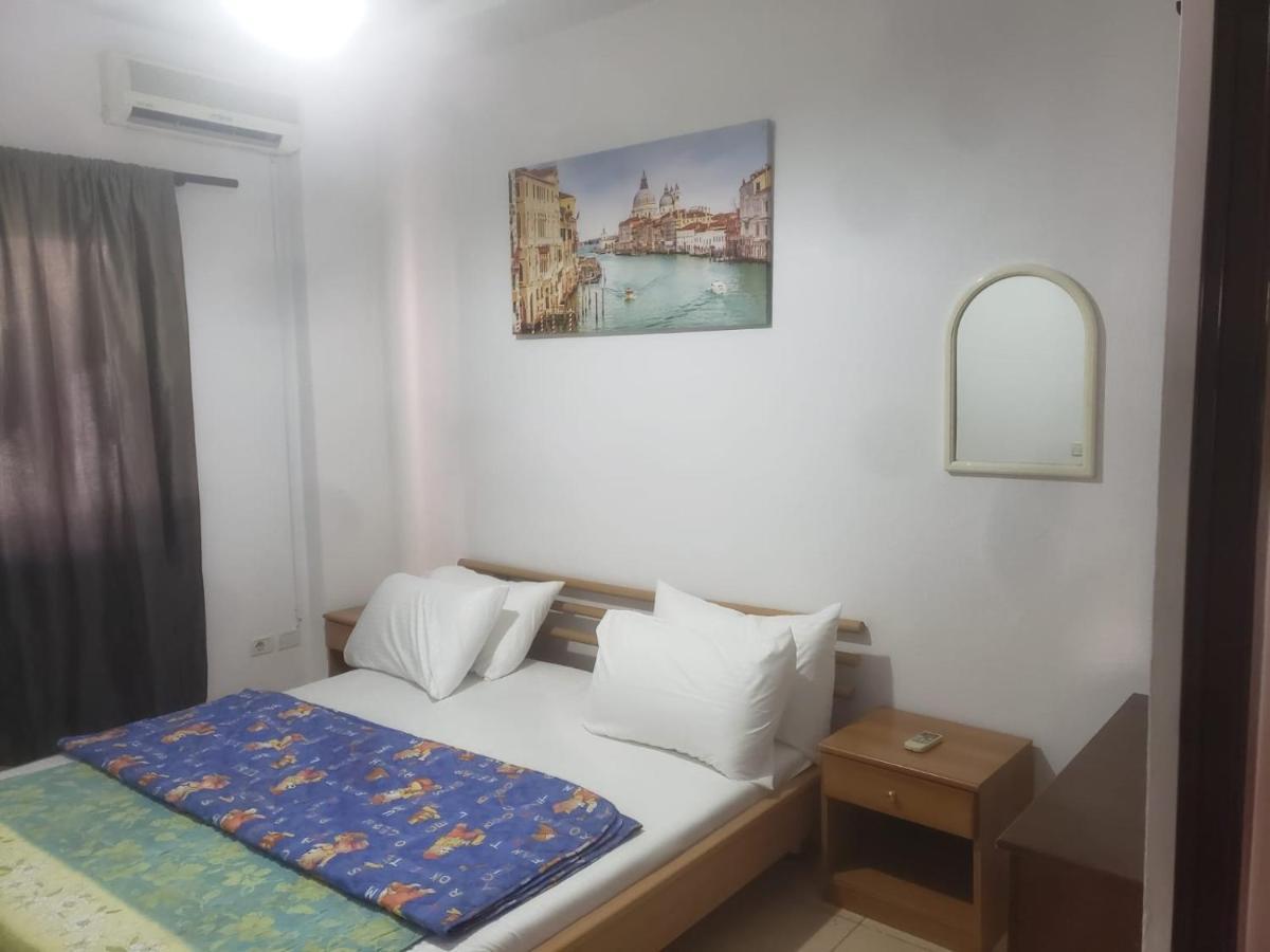 Hostel Split Rock Tirana Extérieur photo