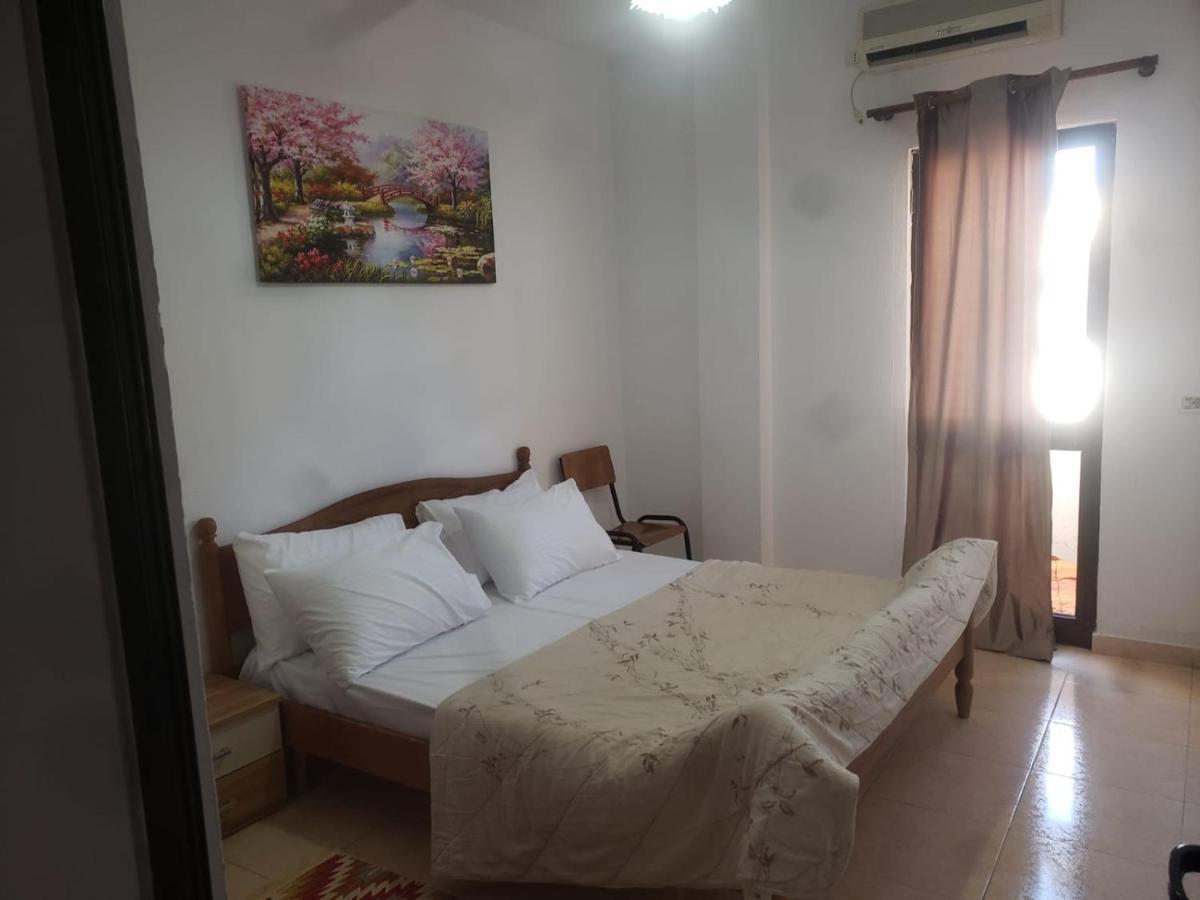 Hostel Split Rock Tirana Extérieur photo