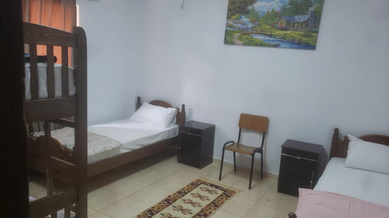 Hostel Split Rock Tirana Extérieur photo