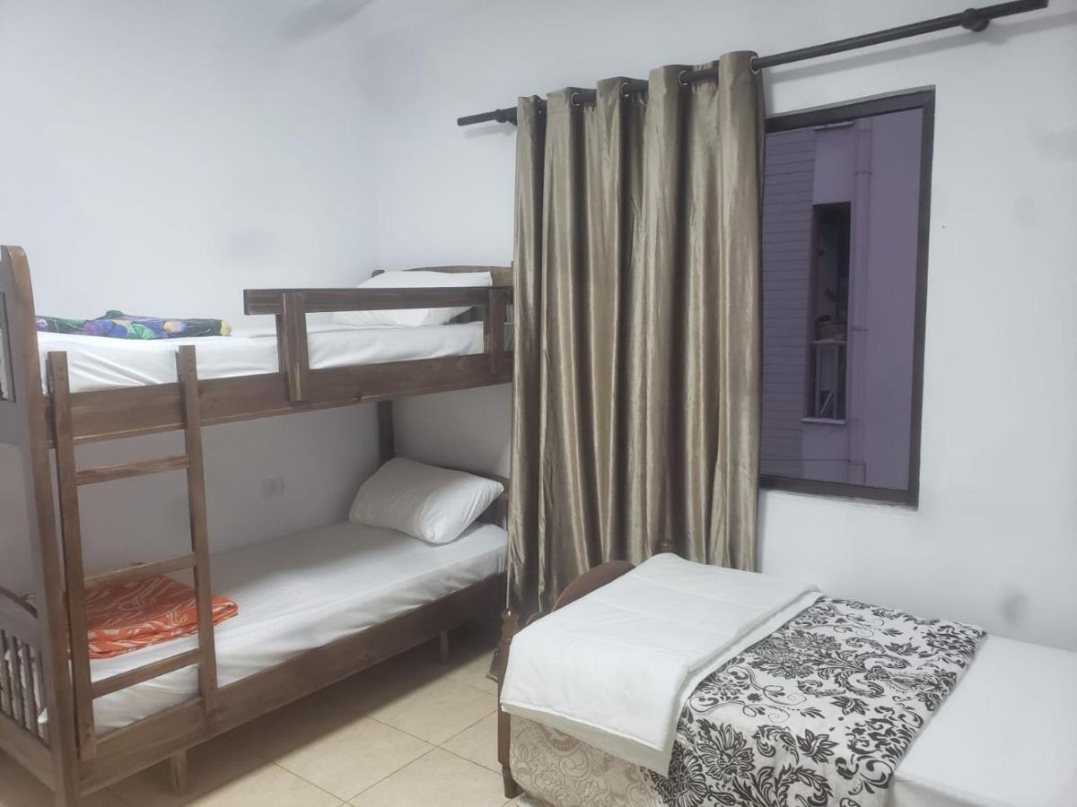 Hostel Split Rock Tirana Extérieur photo