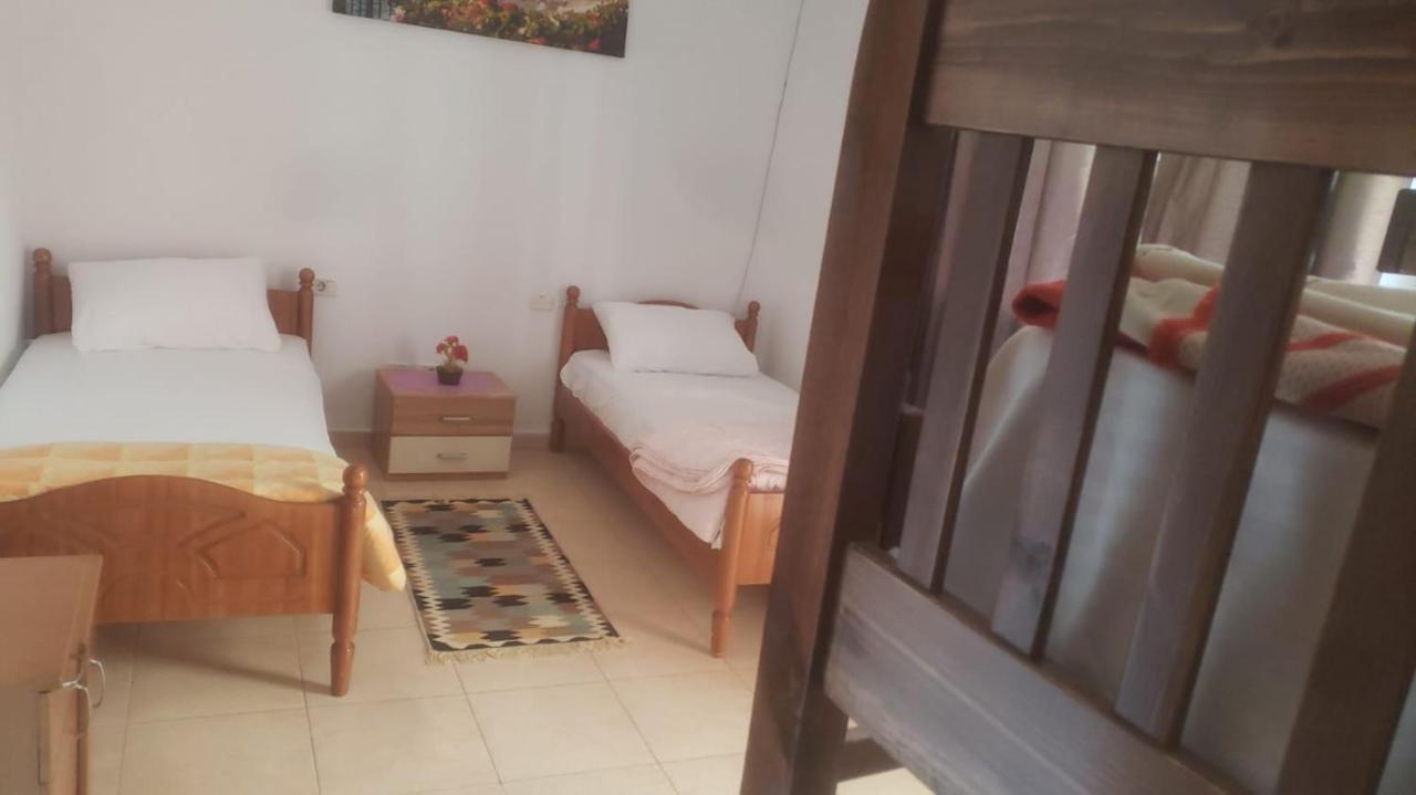 Hostel Split Rock Tirana Extérieur photo